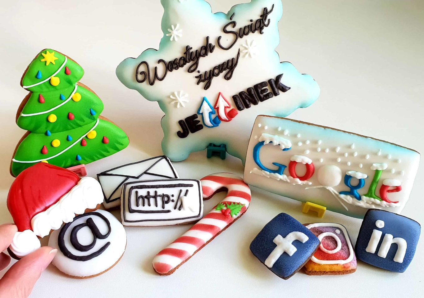 Pierniki reklamowe - Duża śnieżynka z logo, Świąteczne ciasteczka, Lukrowane pierniczki z logo, ciastka bożonarodzeniowe dla firm, personalizowane zestawy świąteczne dla firm - Basia sweets
