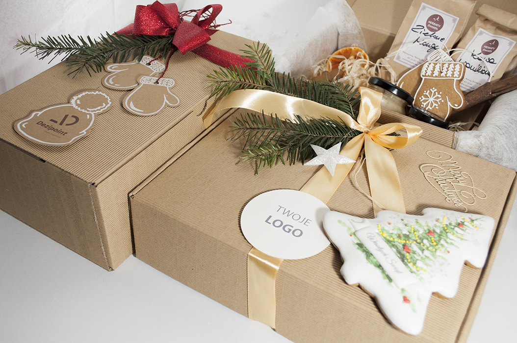 Paczki świąteczne - Paczki Bożonarodzeniowe z pierniczkami, pierniki z logo, paczki świąteczne dla firm, upominki dla firm, paczki bożonarodzeniowe, niepowtarzalne paczki świąteczne, paczki świąteczne premium, produkt polski, paczki świąteczne na zamówienie